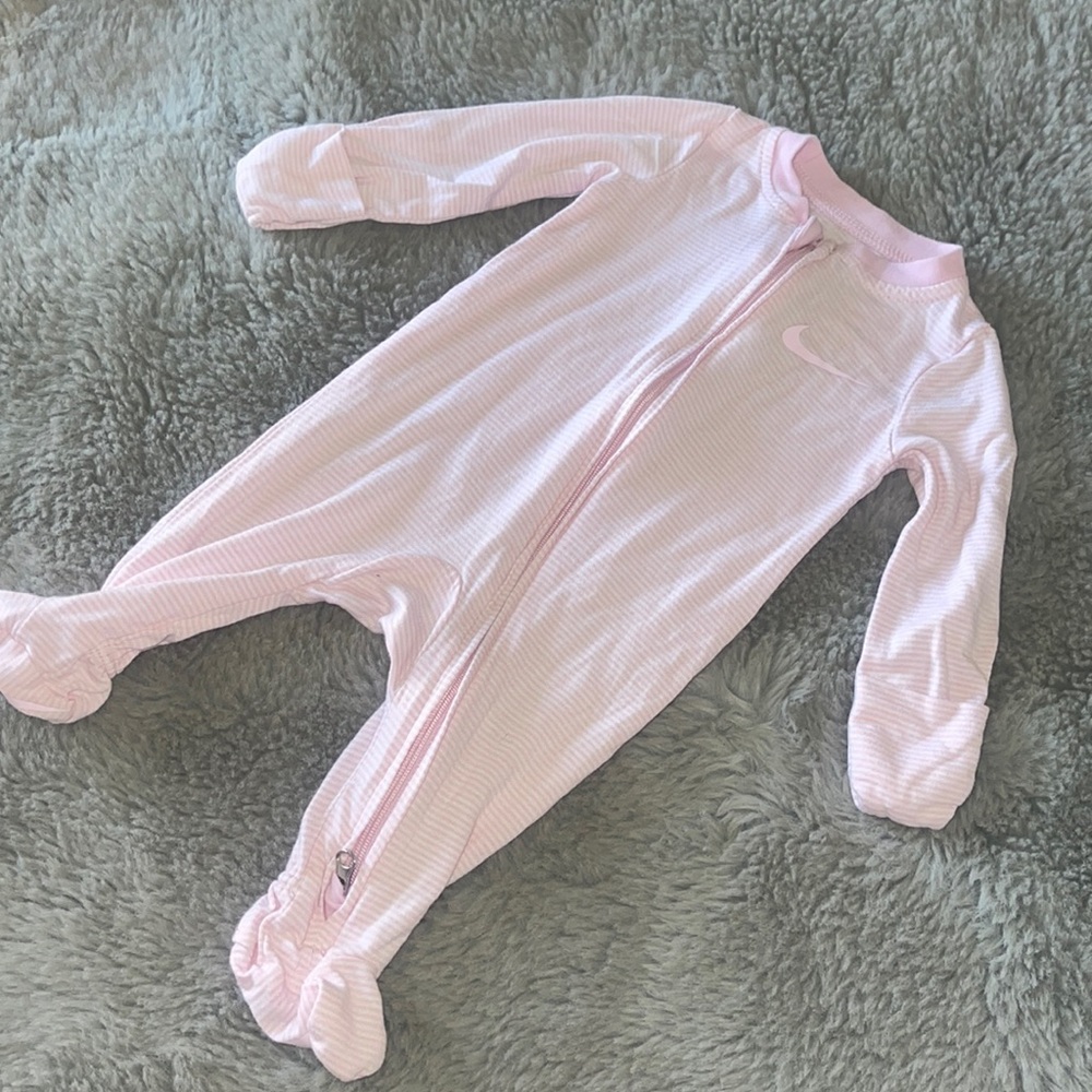 🌈 Nike Baby Sleeper Newborn Pink Soft Romper